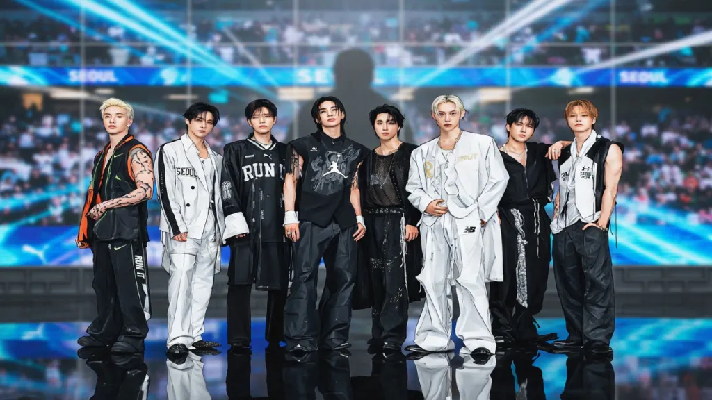 Stray Kids запускают мерч RUN IT SEOUL. Фанаты уже в деле!
